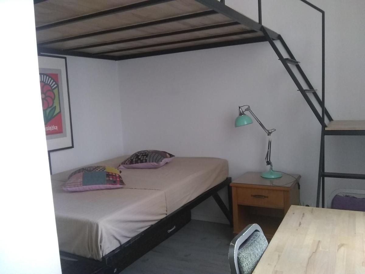 Rodzinna Przestrzen Dla 8 Osob 2 Pokoje Z Lazienka I Mini Aneksem Warschau Exterior foto